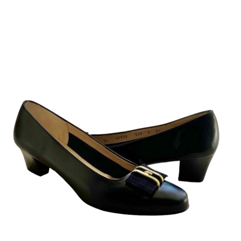 Salvatore Ferragamo Navy Blue Vara Bow Leather Heels Size 8AA - Picture 2 of 10